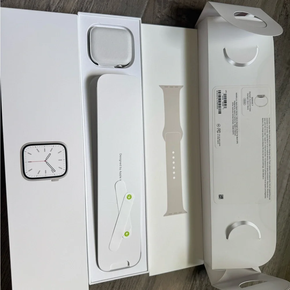 Apple Watch Series 7 45mm Aluminum Case with Sport Band - Starlight GPS EUC! - Picture 7 of 9